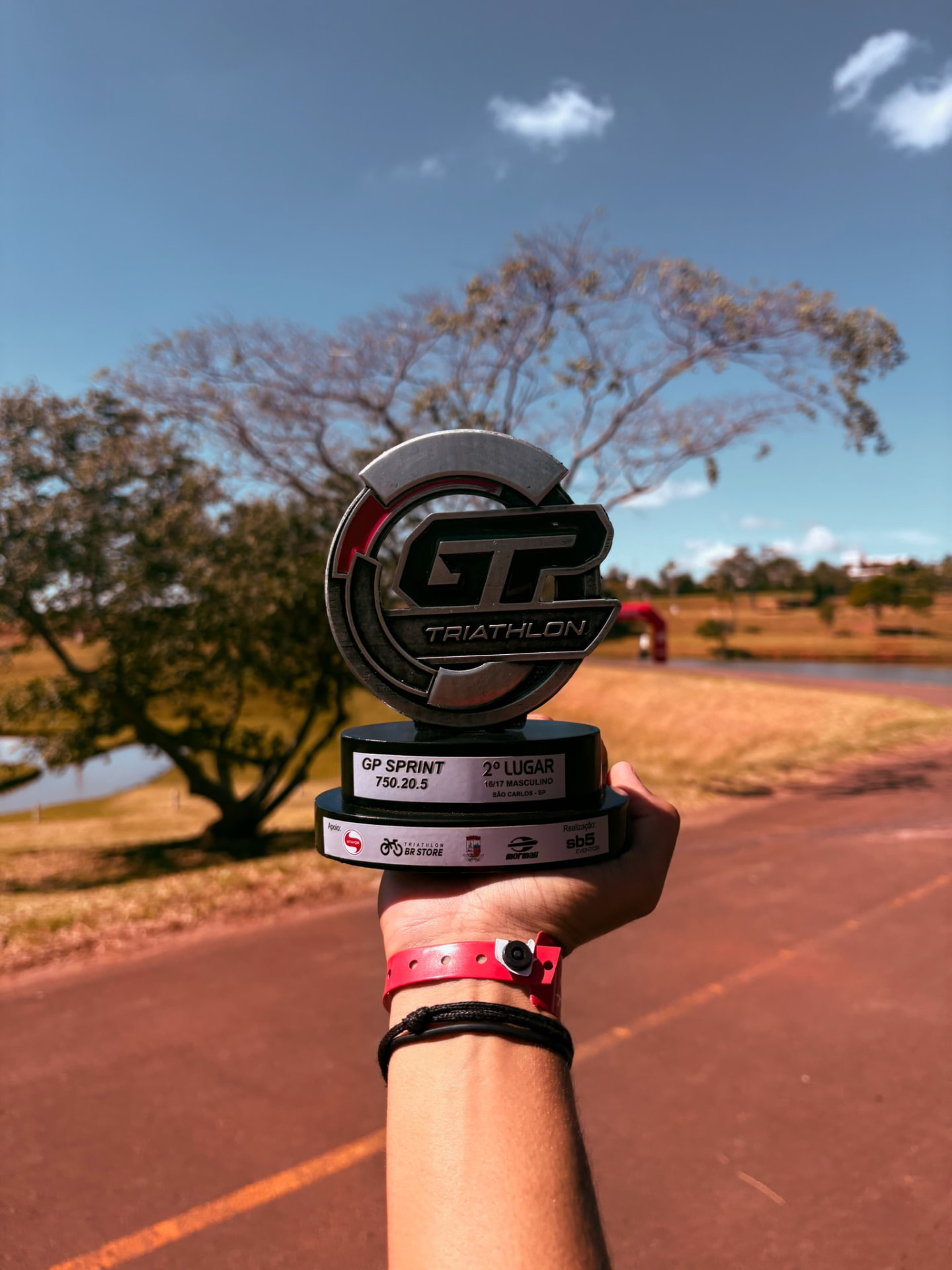 Leo com o troféu do GP Sprint de São Carlos