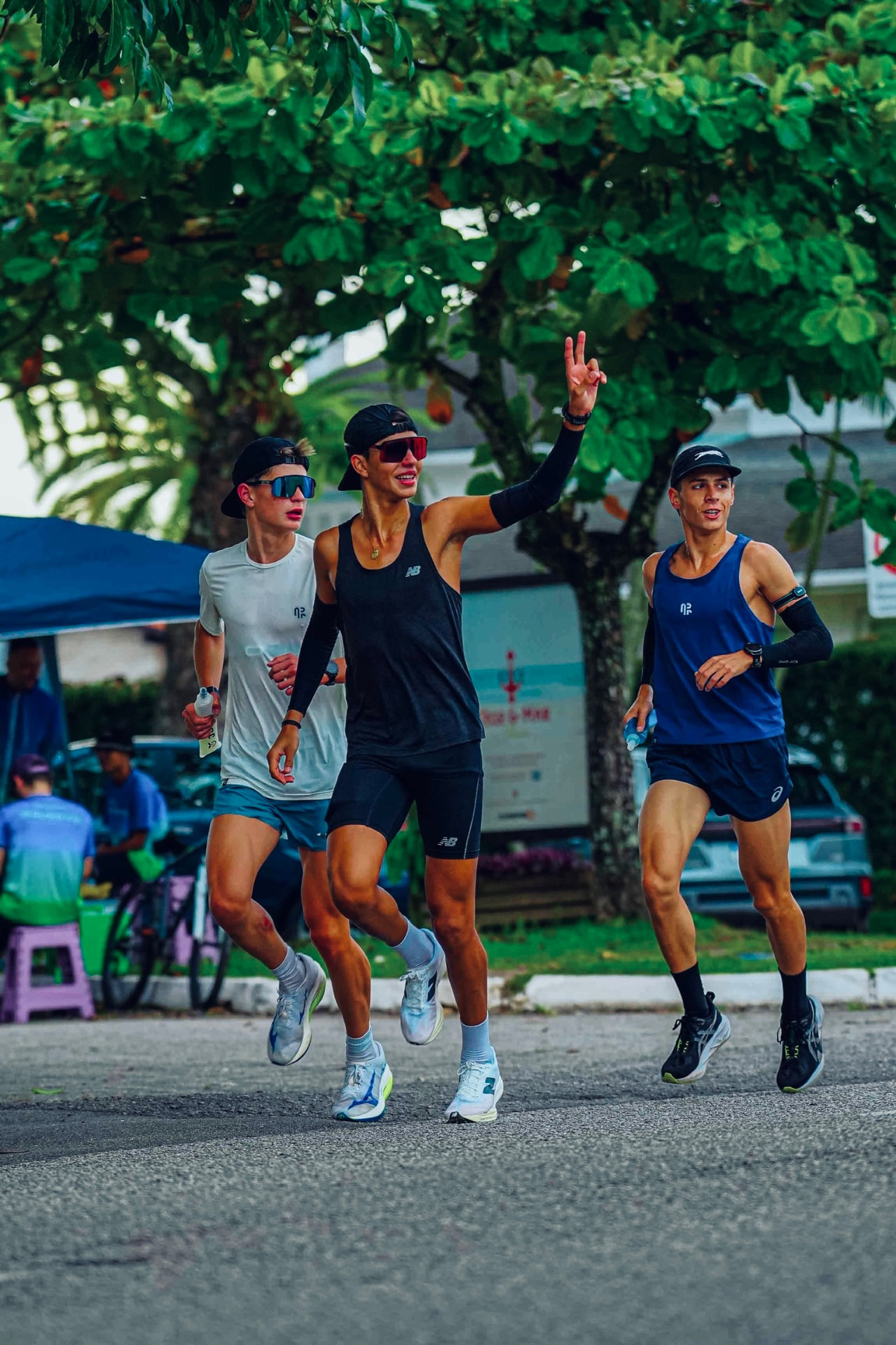 Leo em treino de corrida com amigos